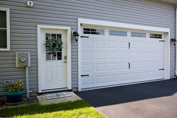 24/7 Emergency Garage Door Panel Replacement experts in Hawthorne, FL